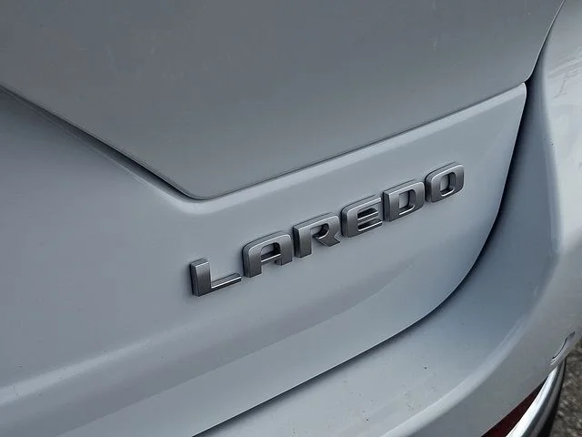 New 2025 White/off-white Jeep Laredo image 21