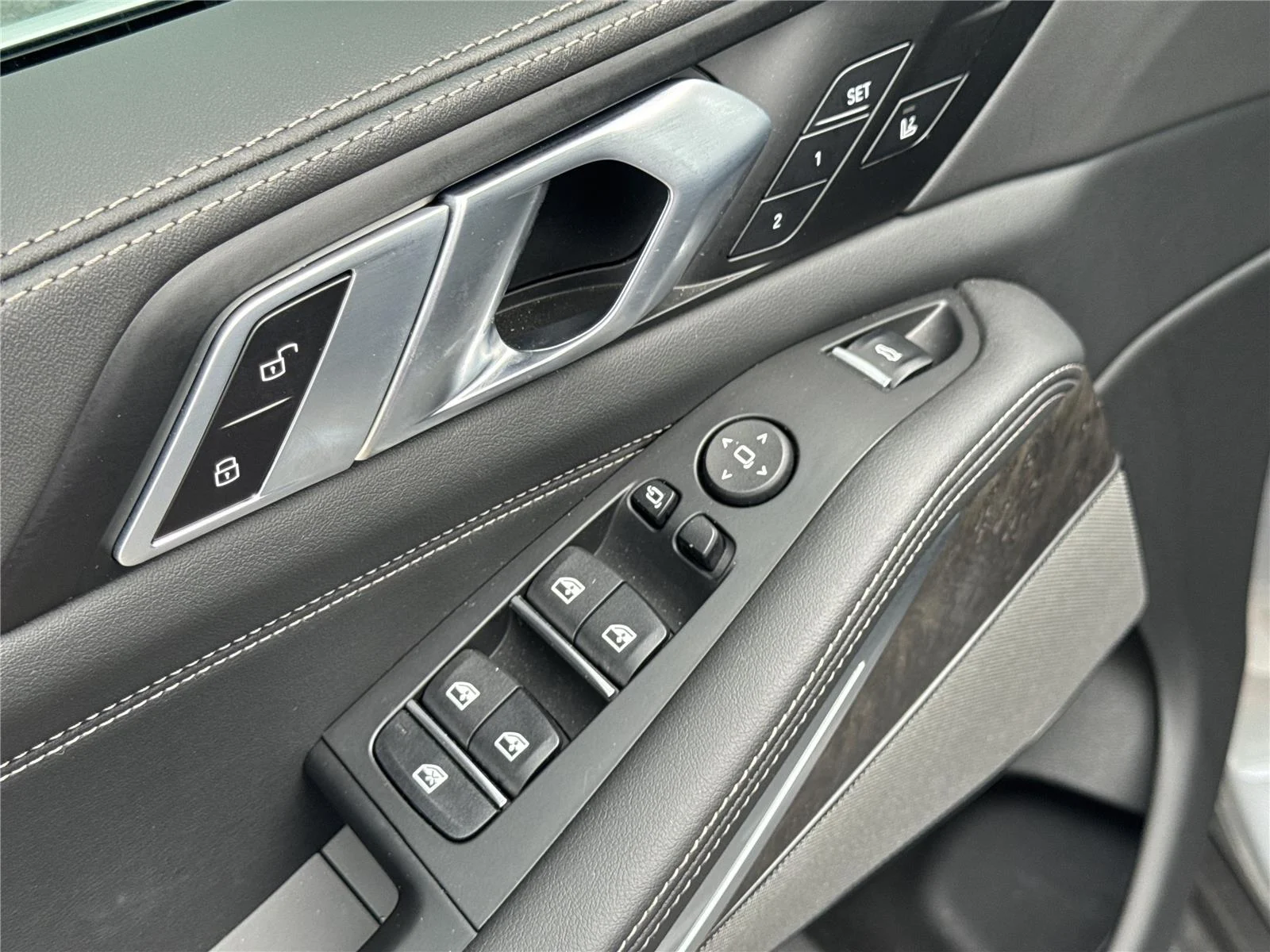 Used 2026 Skyscraper Grey Metallic BMW sDrive40i image 18