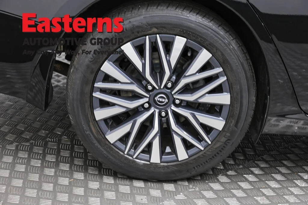Used 2023 Black Nissan 2.5 SV image 30