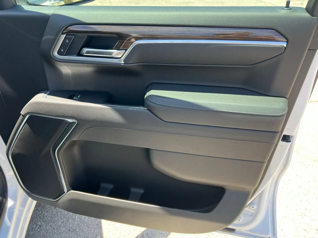 New 2026 Summit White Chevrolet LT image 25