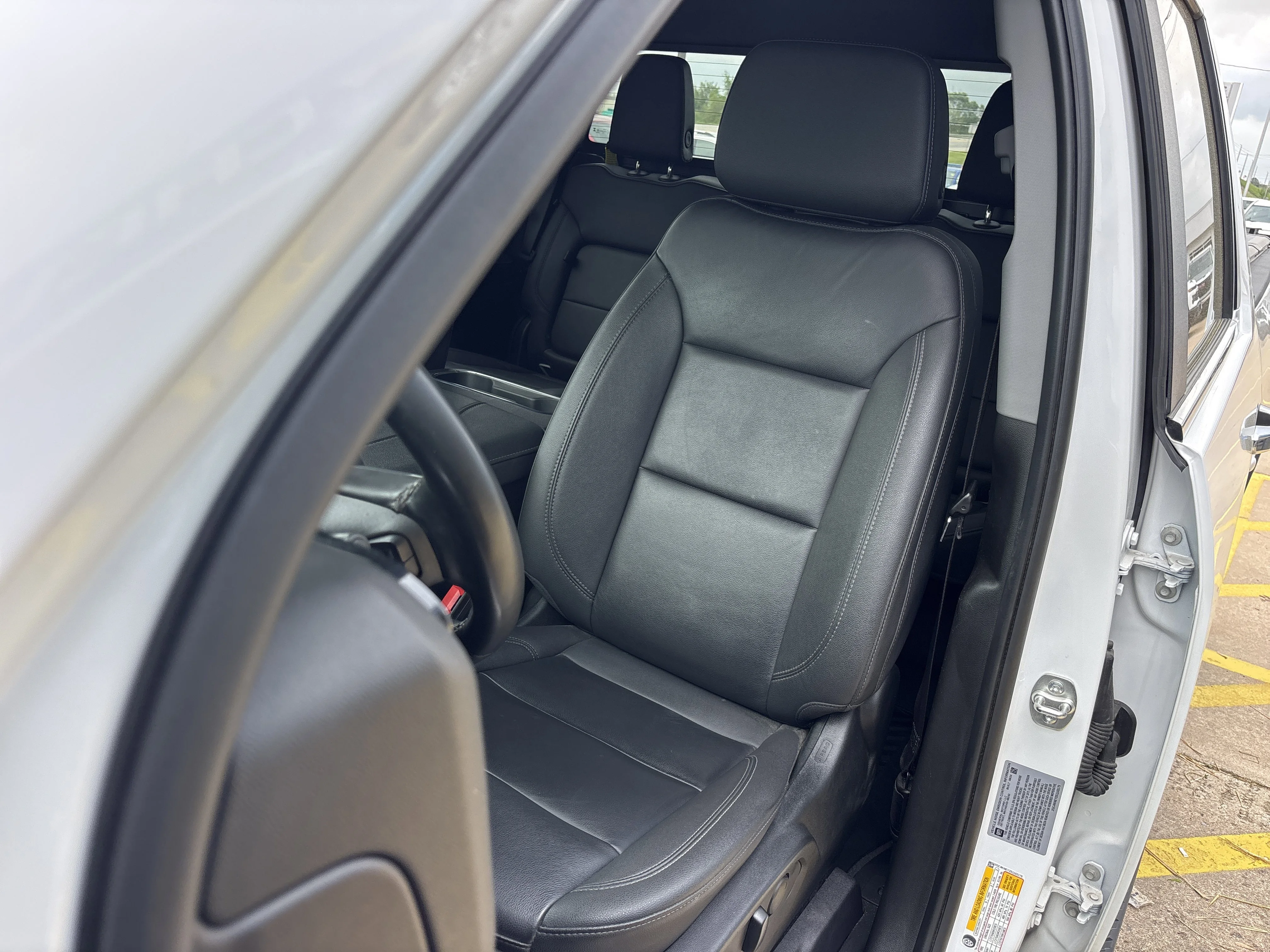 Used 2025 Summit White Chevrolet LT 4WD image 22