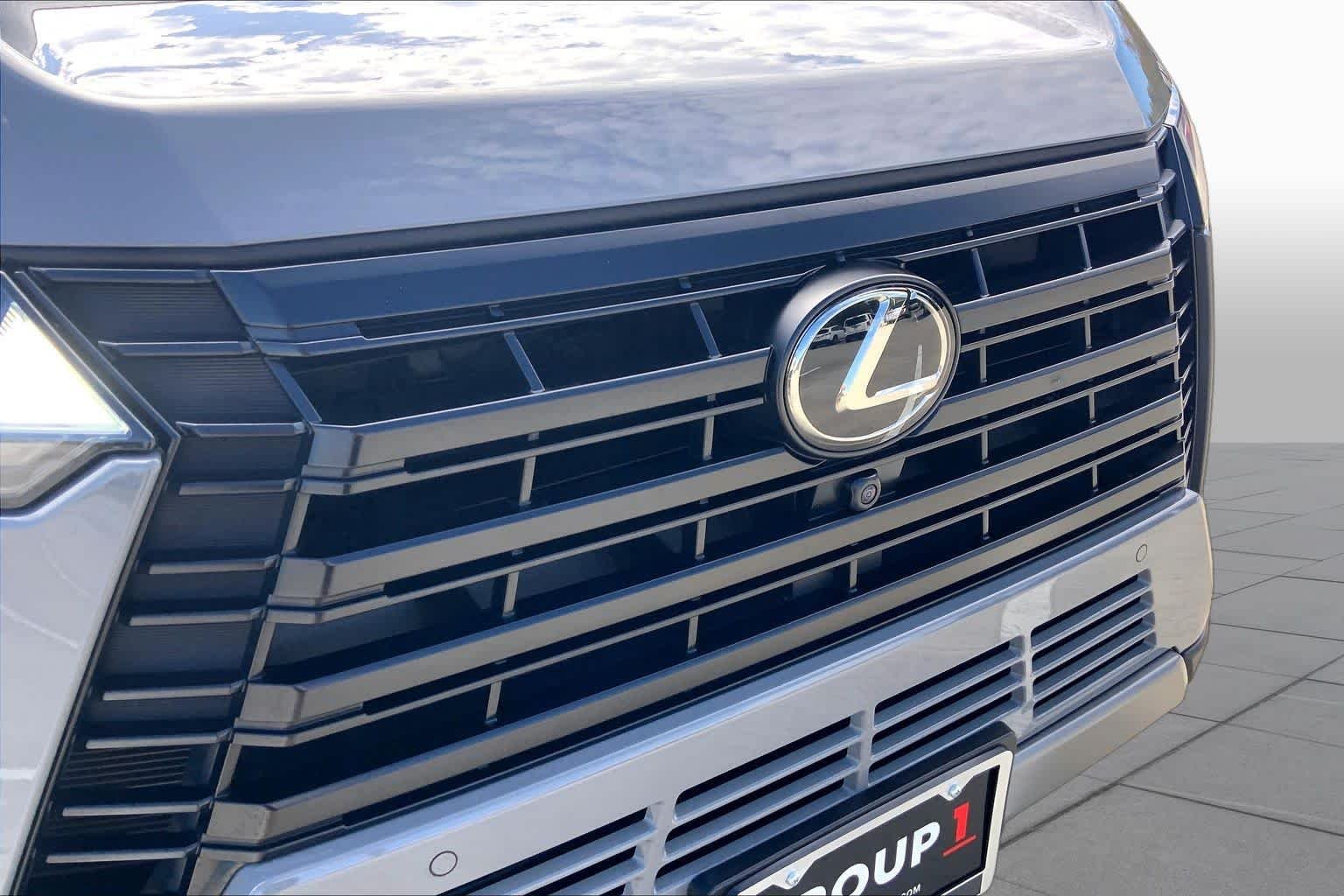 Used 2025 Incognito Lexus Overtrail image 29