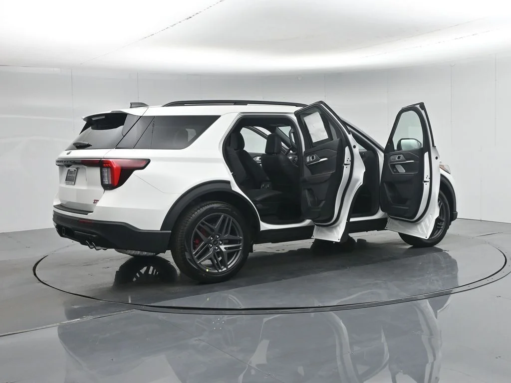 New 2026 Star White Metallic Tri-Coat Ford ST image 5