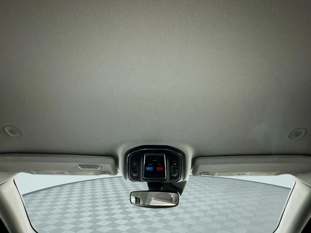 Used 2023 Velvet Jeep Limited image 16