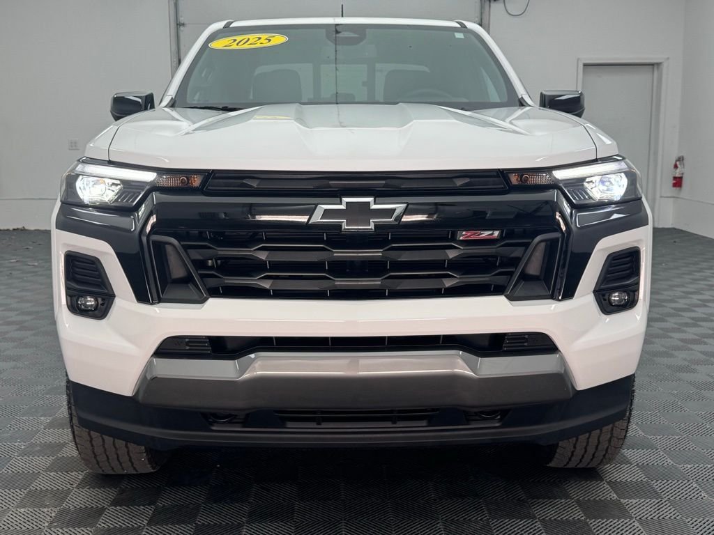 Used 2025 Summit White Chevrolet Z71 image 13