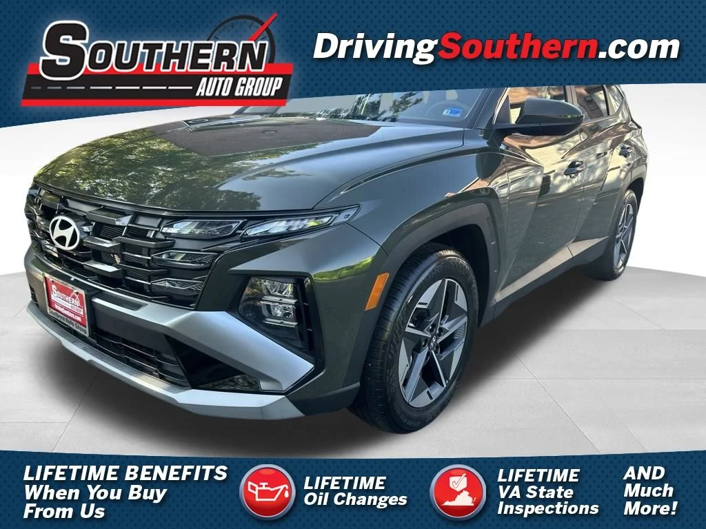 Used 2025 Green Hyundai SEL image 1