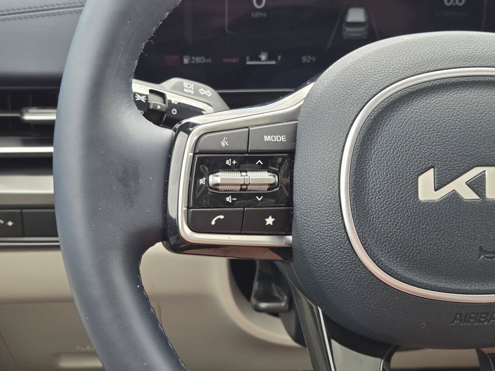 2025 Kia Carnival SX Prestige - Photo 25
