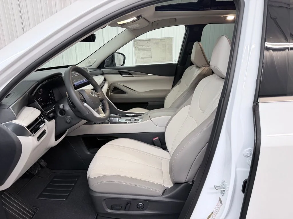 New 2027 RADIANT WHITE INFINITI Luxe FWD image 12