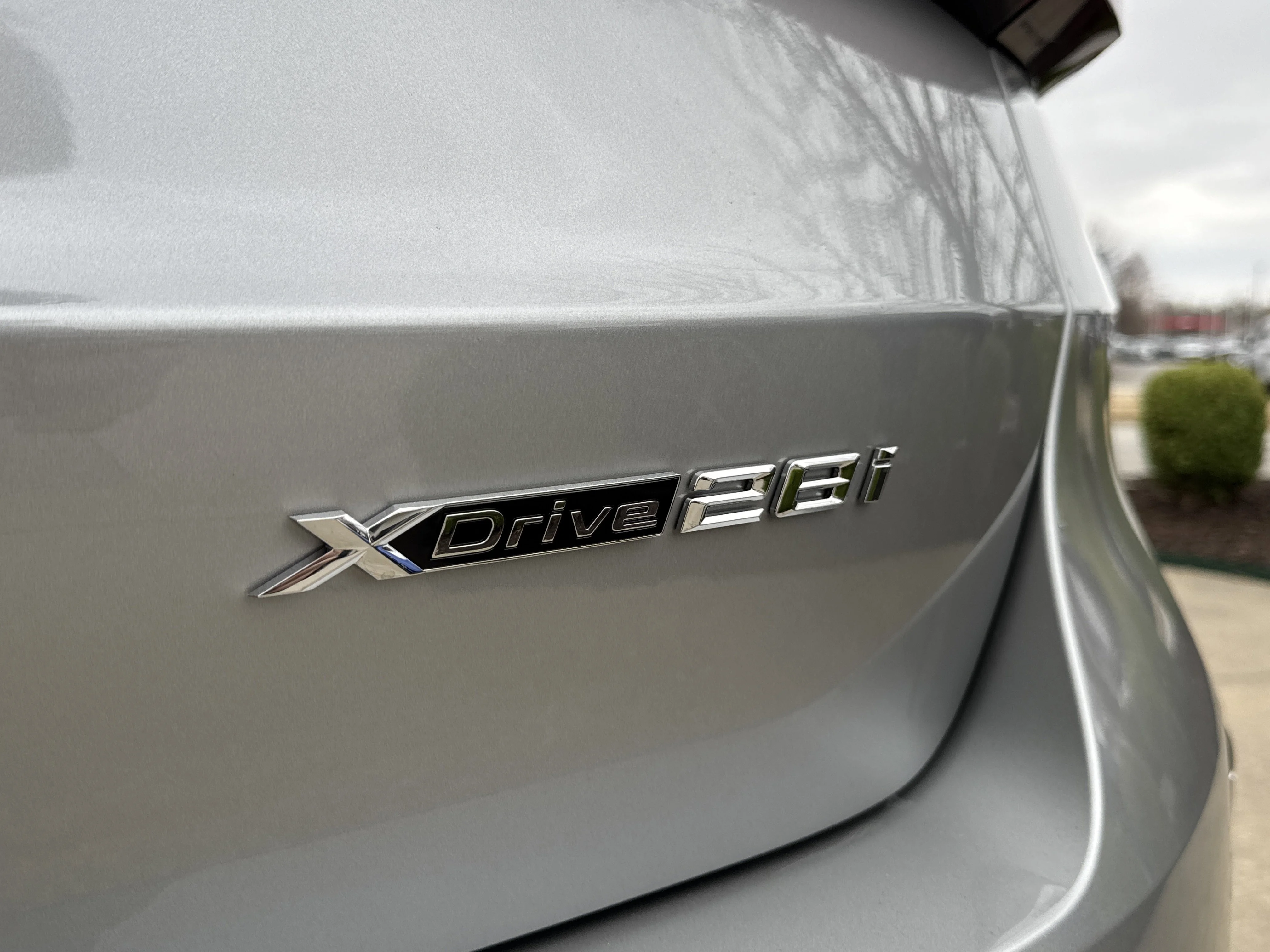 New 2026 SPACE SILVER BMW xDrive28i image 7