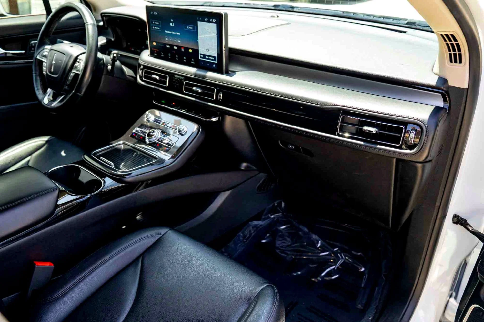 Used 2023 Pristine White Metallic Tri-Coat Lincoln Standard image 28
