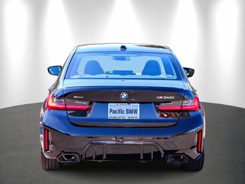 2025 BMW 3 Series photo 5