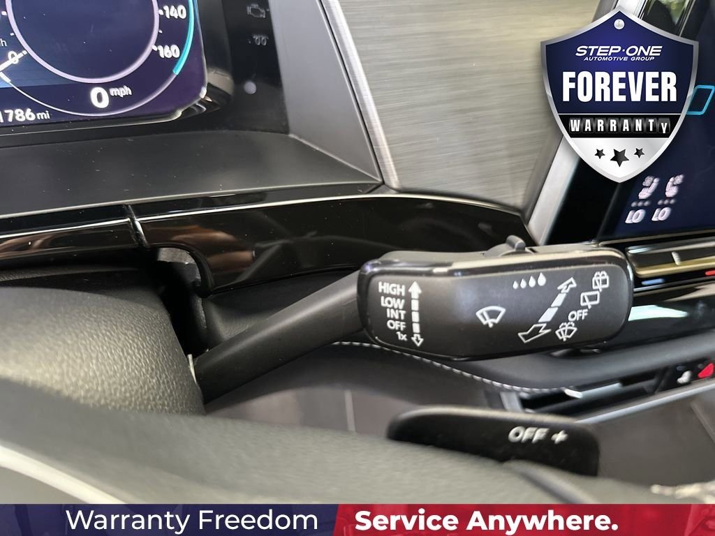 Used 2025  Volkswagen 2.0T SE w/Technology image 23