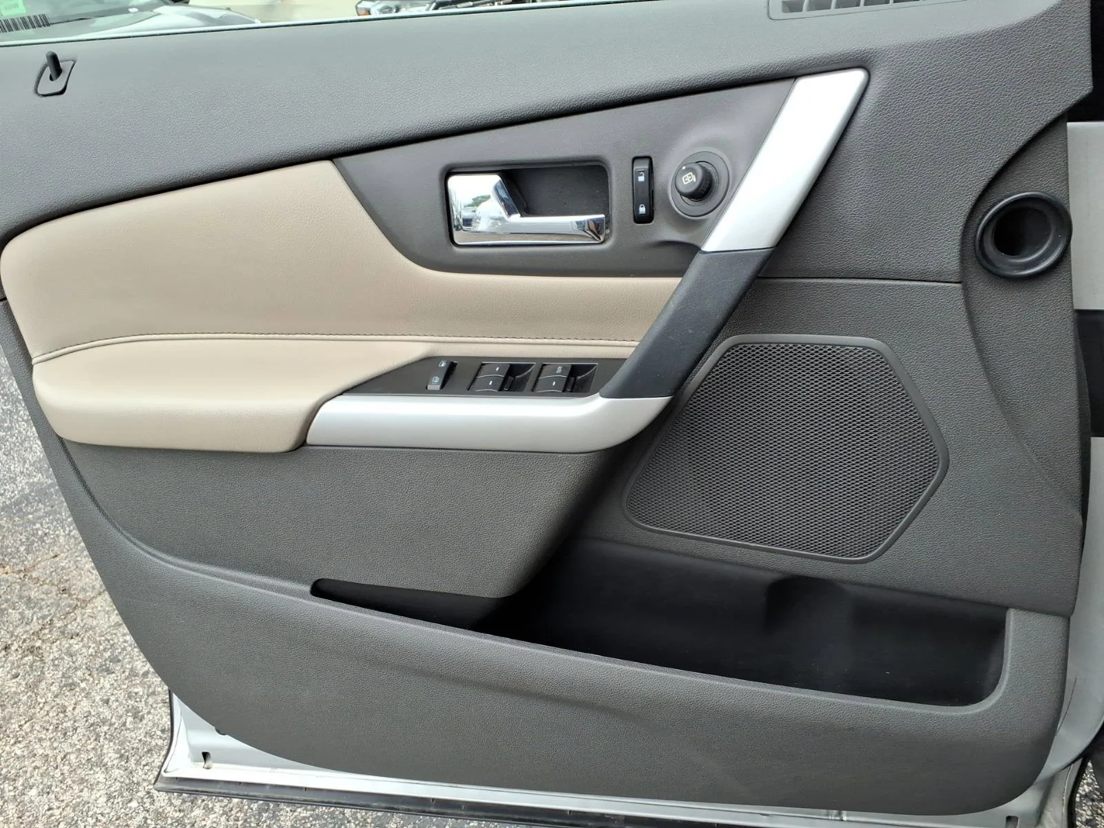 Used 2013 Ingot Silver Ford Limited image 22