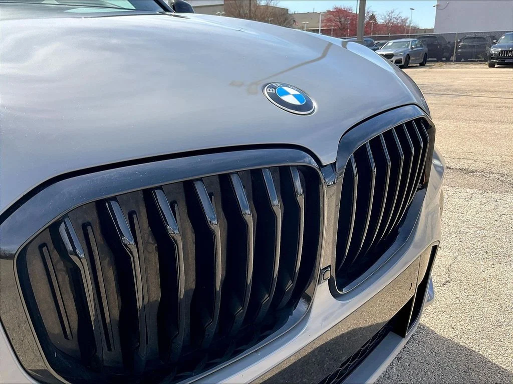 Used 2021 Black Sapphire Metallic BMW xDrive40i image 33