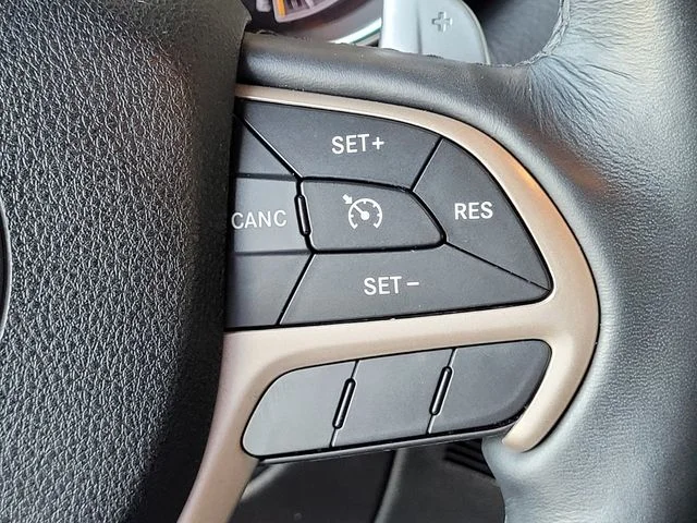 Used 2016 Green Jeep Limited image 25