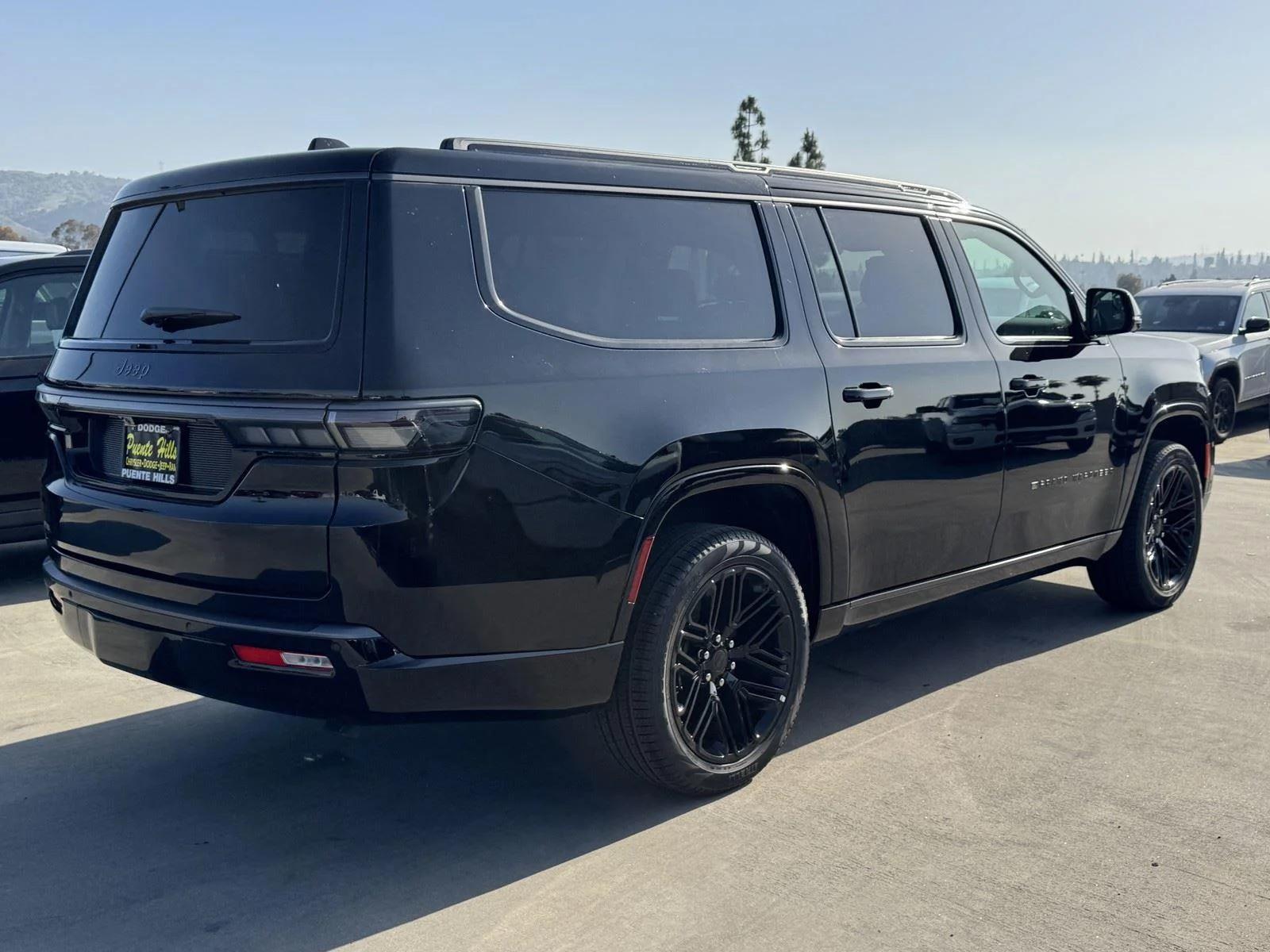 New 2026 High Gloss Black Exterior Paint Jeep Limited Reserve image 6