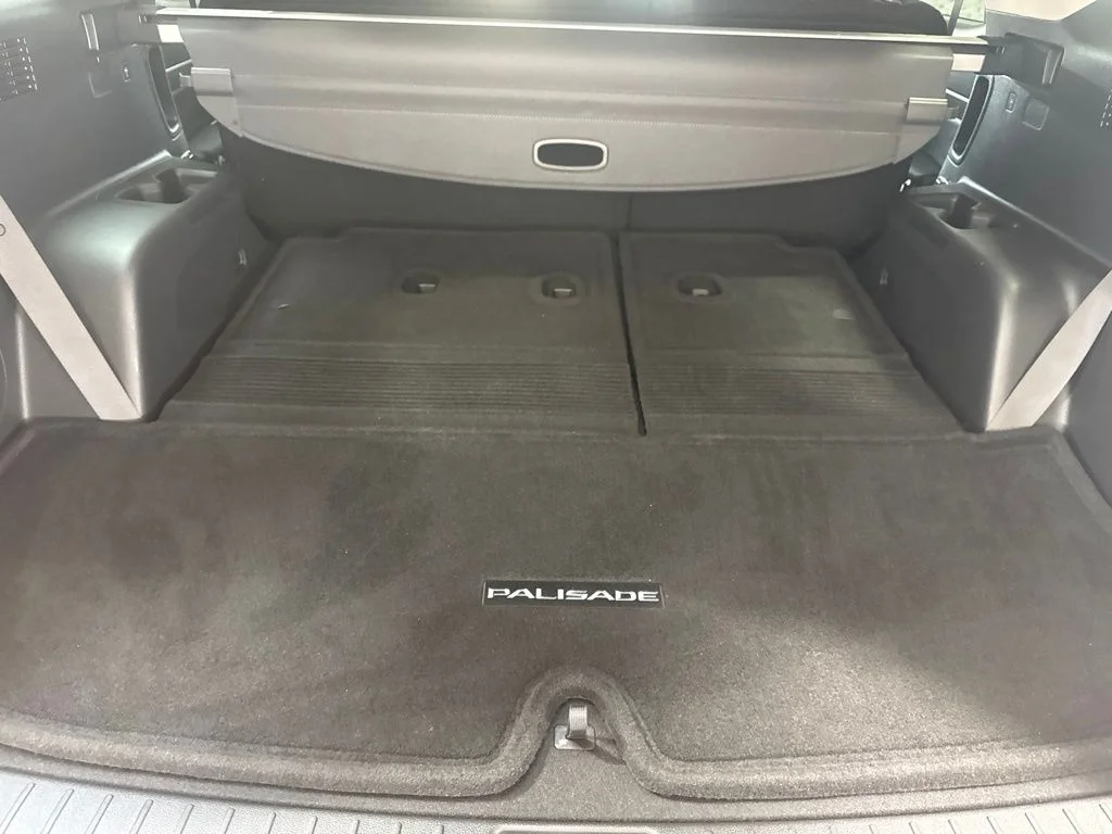 Used 2025 Abyss Black Pearl Hyundai SEL Premium image 9
