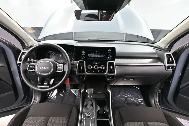 2023 Kia Sorento LX - Photo 24