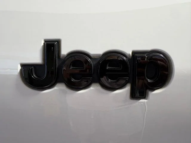 Used 2023 White Jeep Altitude image 14