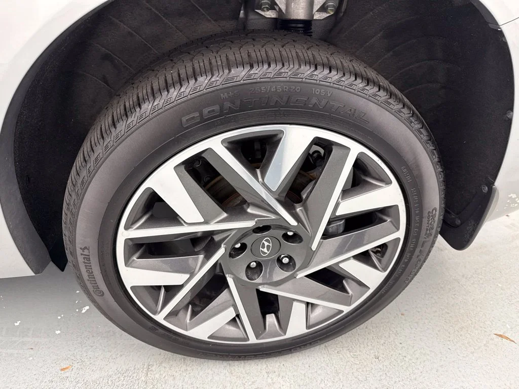 Used 2022 Silver Hyundai Calligraphy image 7