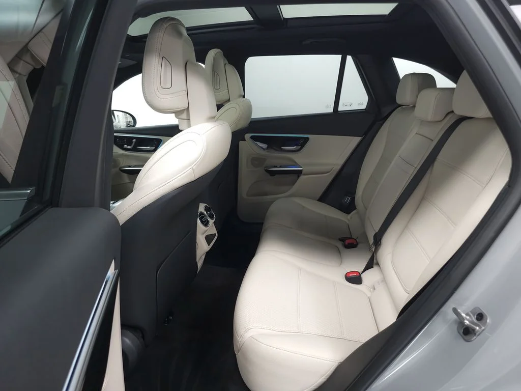 Certified Used 2026  Mercedes-Benz GLC 300 image 23