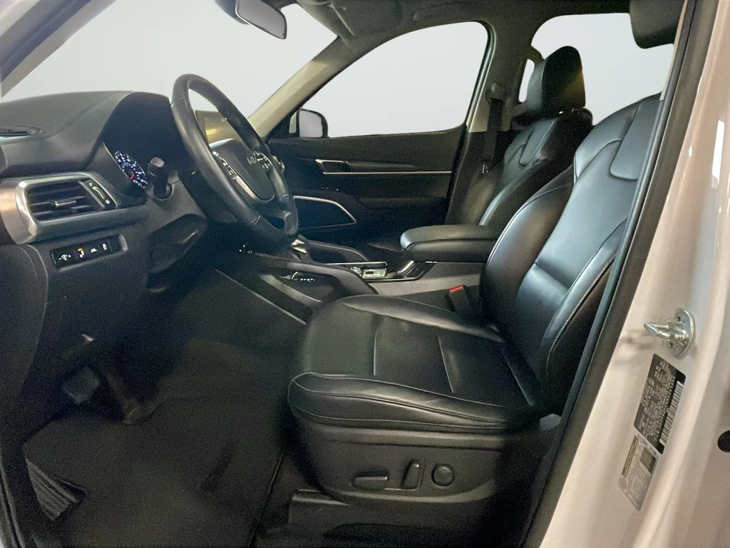 Certified Used 2022 White Kia S image 11