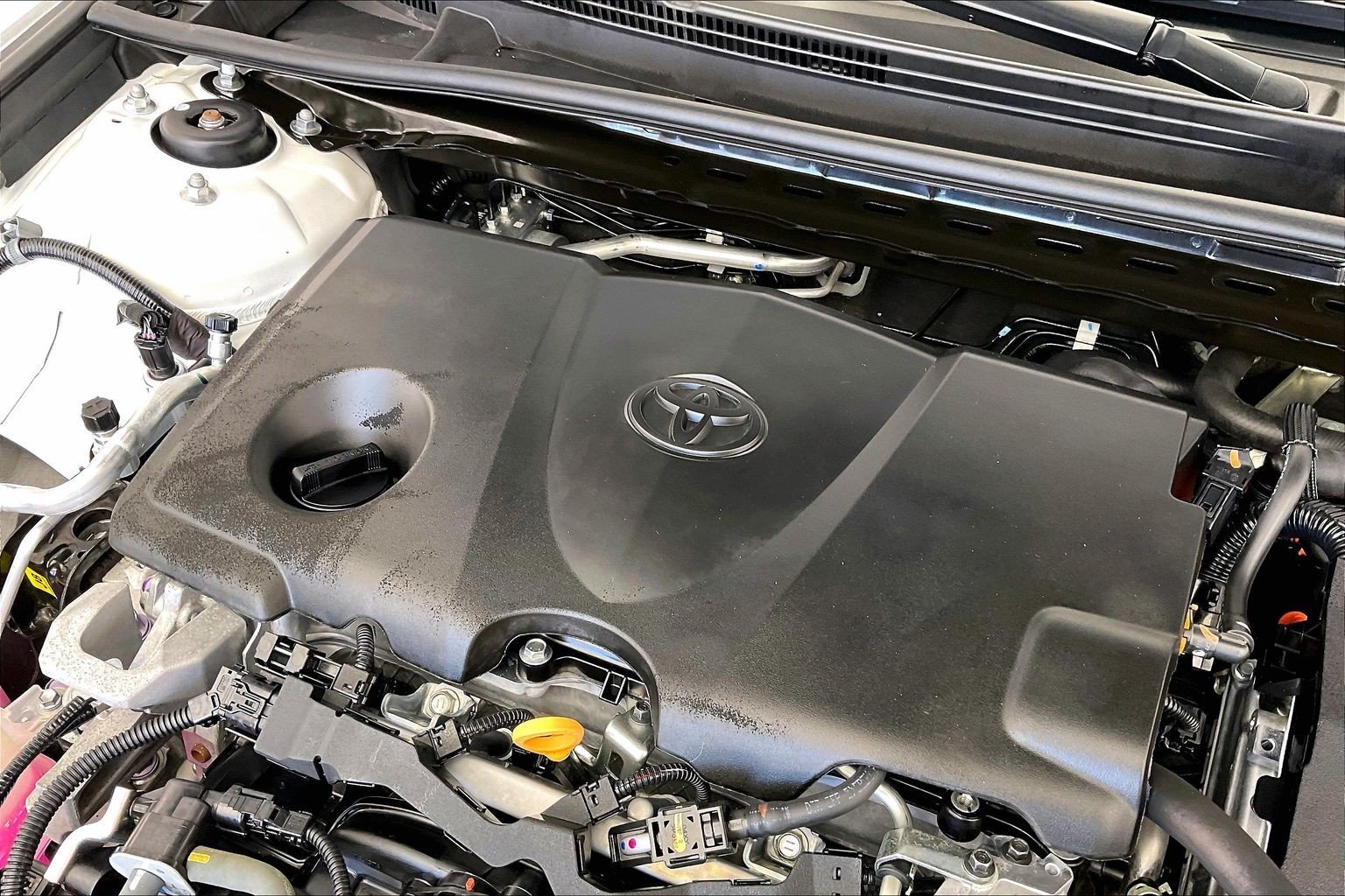 Used 2020 Super White Toyota LE image 33