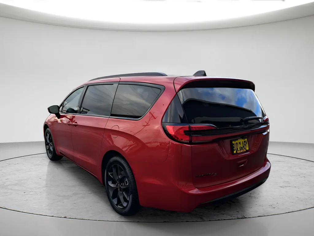 New 2026 Red Hot Pearl-Coat Exterior Paint Chrysler Select image 3