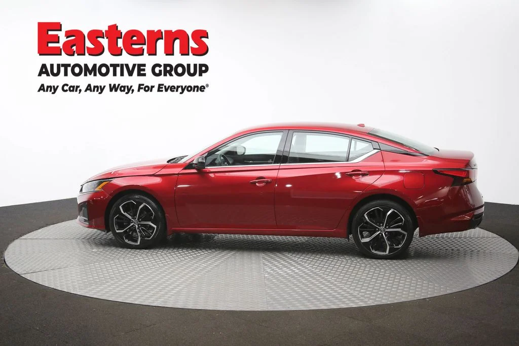 Used 2023 Red Nissan 2.5 SR image 59
