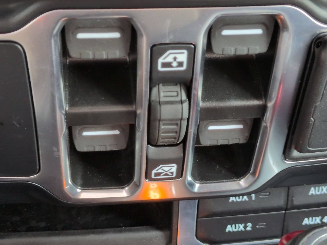 Used 2024 Blue Pearl Jeep Sahara image 23