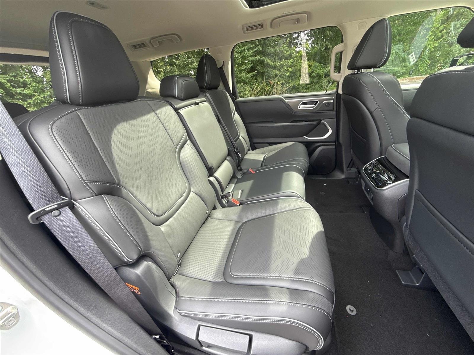 New 2027 RADIANT WHITE INFINITI Luxe 2WD image 25
