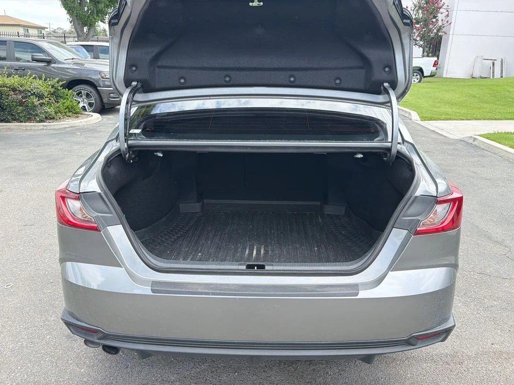 Used 2025  Toyota SE image 19