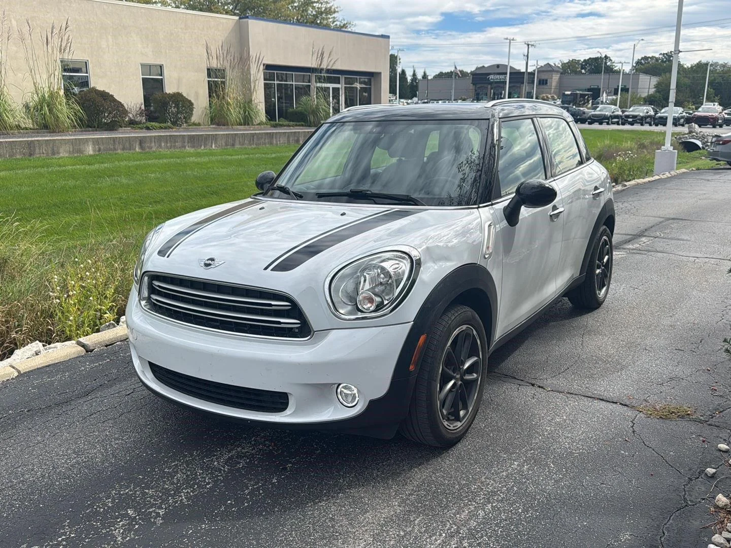 Used 2016 Light White MINI Cooper image 3