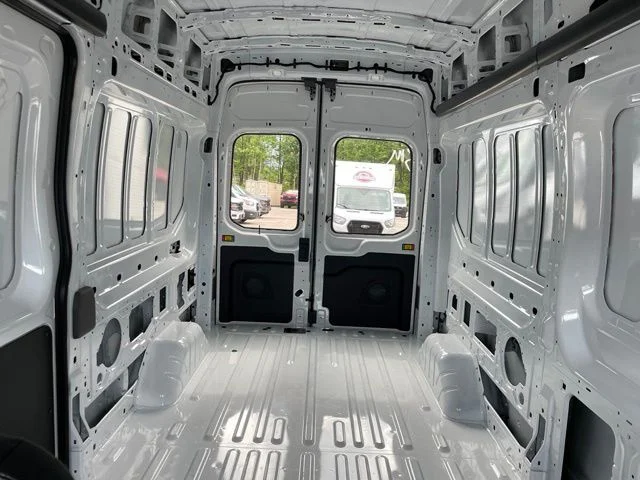 New 2026 OXFORD WHITE Ford Base image 42