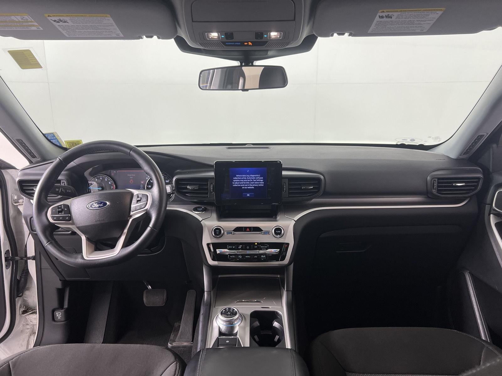 Used 2022 White Metallic Ford XLT image 3