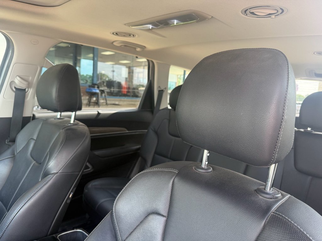 Used 2020 Everlasting Silver Kia EX image 11
