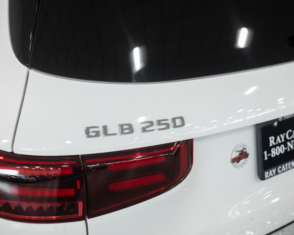 New 2026 Polar White Mercedes-Benz GLB 250 image 10