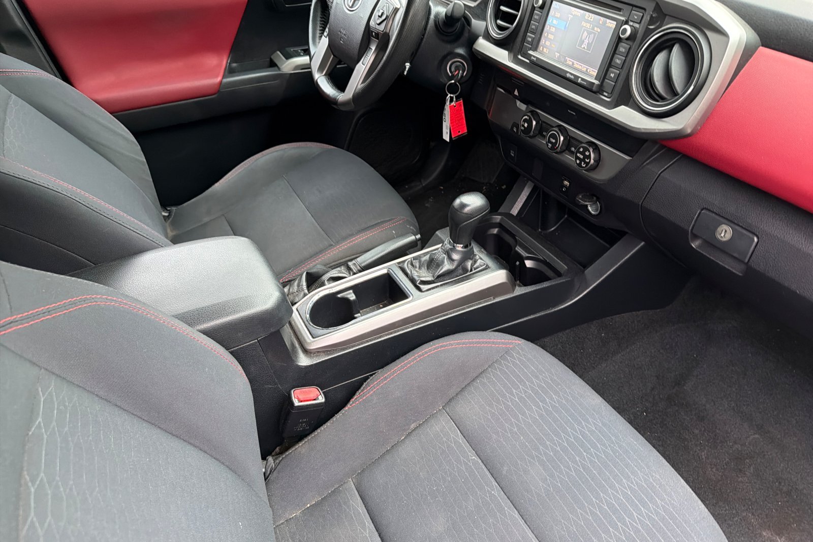 Used 2019 White Toyota SR5 image 19