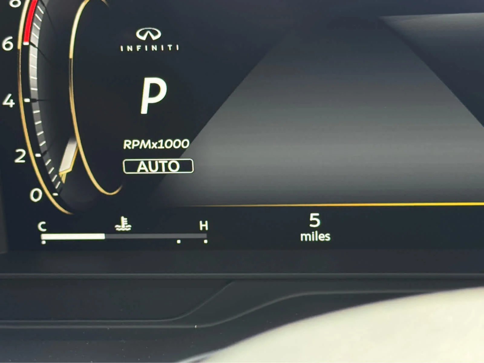 New 2027 DEEP EMERALD INFINITI Luxe AWD image 10