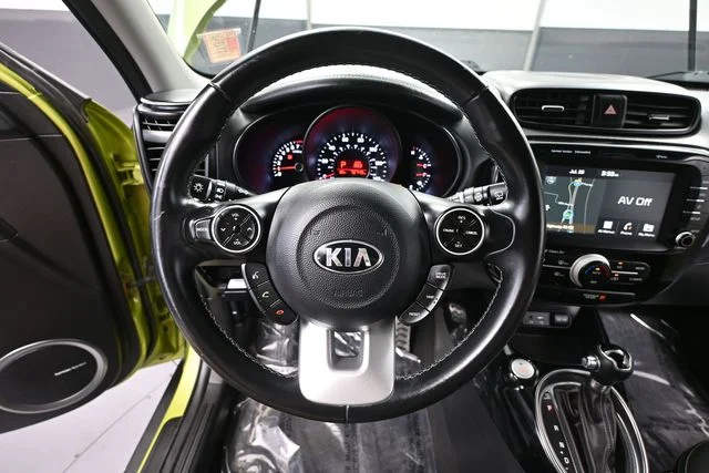 Used 2019 Green Kia Plus image 26