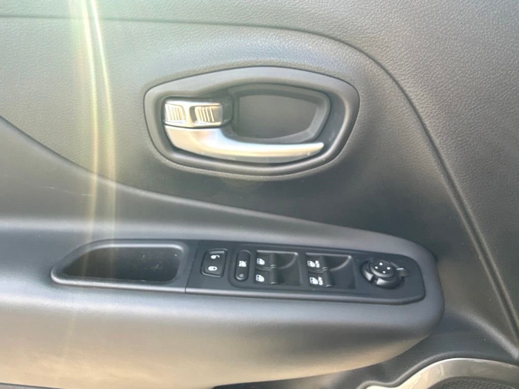 2022 Jeep Renegade Latitude - Photo 17