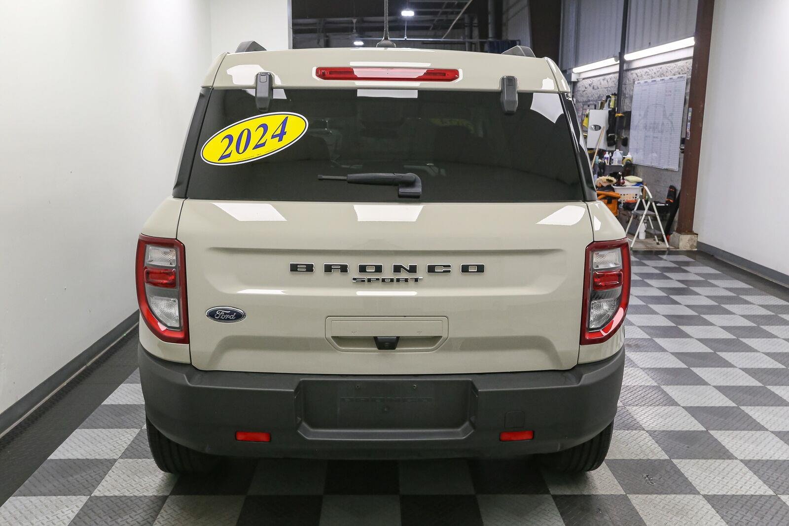 Used 2024 Desert Sand Ford Big Bend image 11