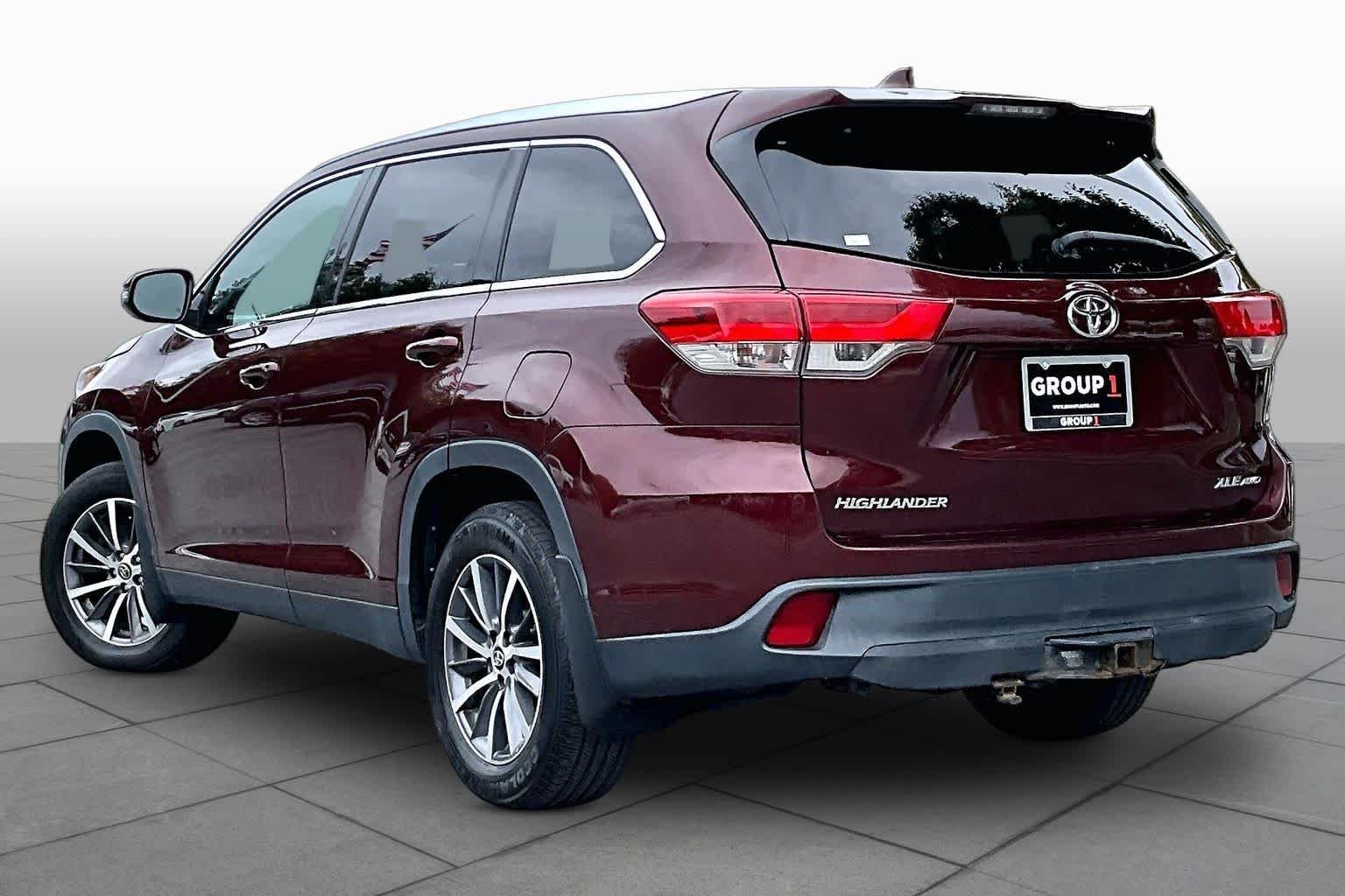 Used 2019 Ooh La La Rouge Mica Toyota XLE image 12