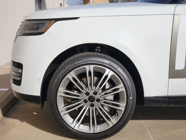 New 2026 Fuji White Land Rover SE image 6
