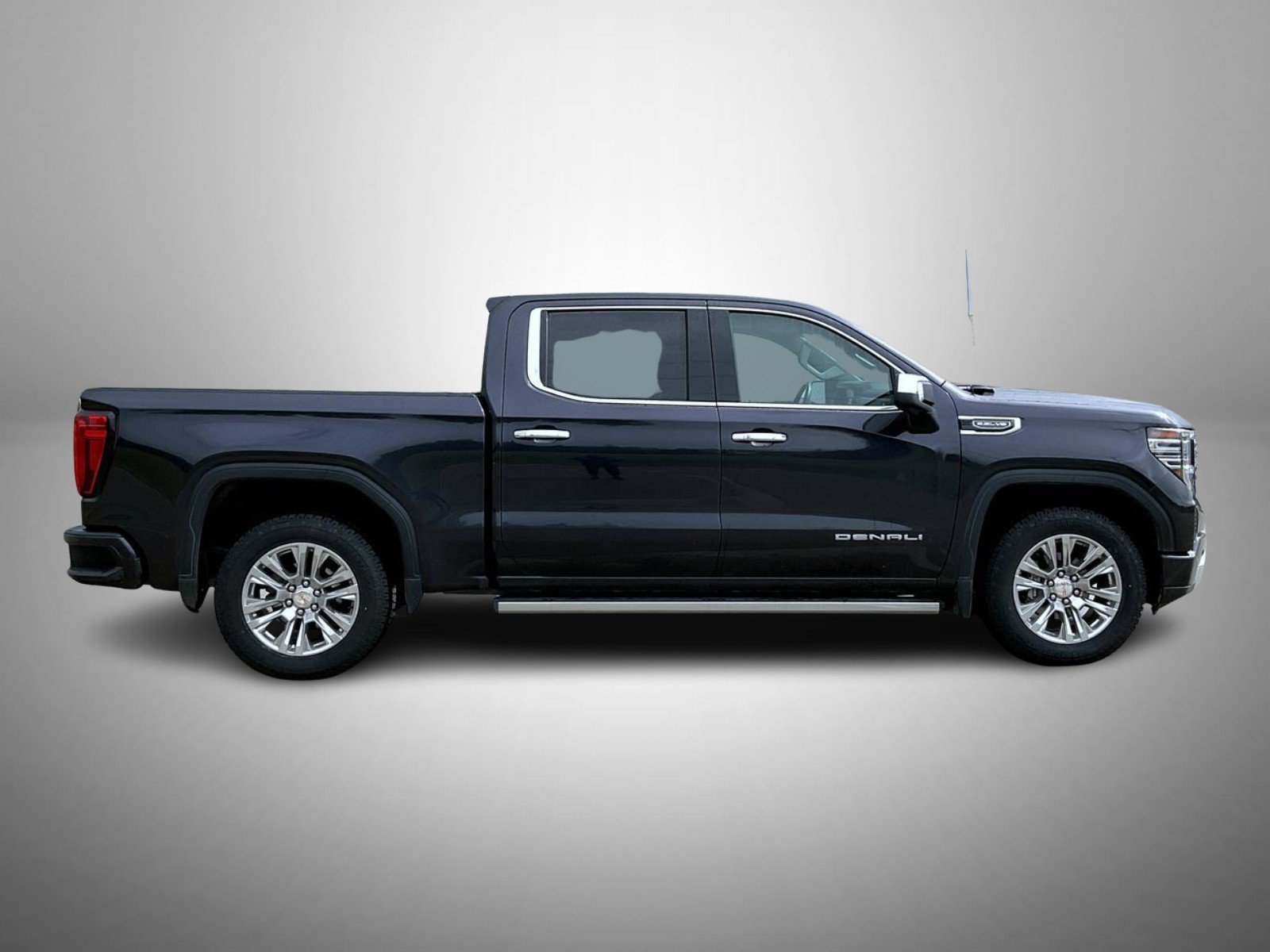Used 2022 Silver GMC Denali image 4