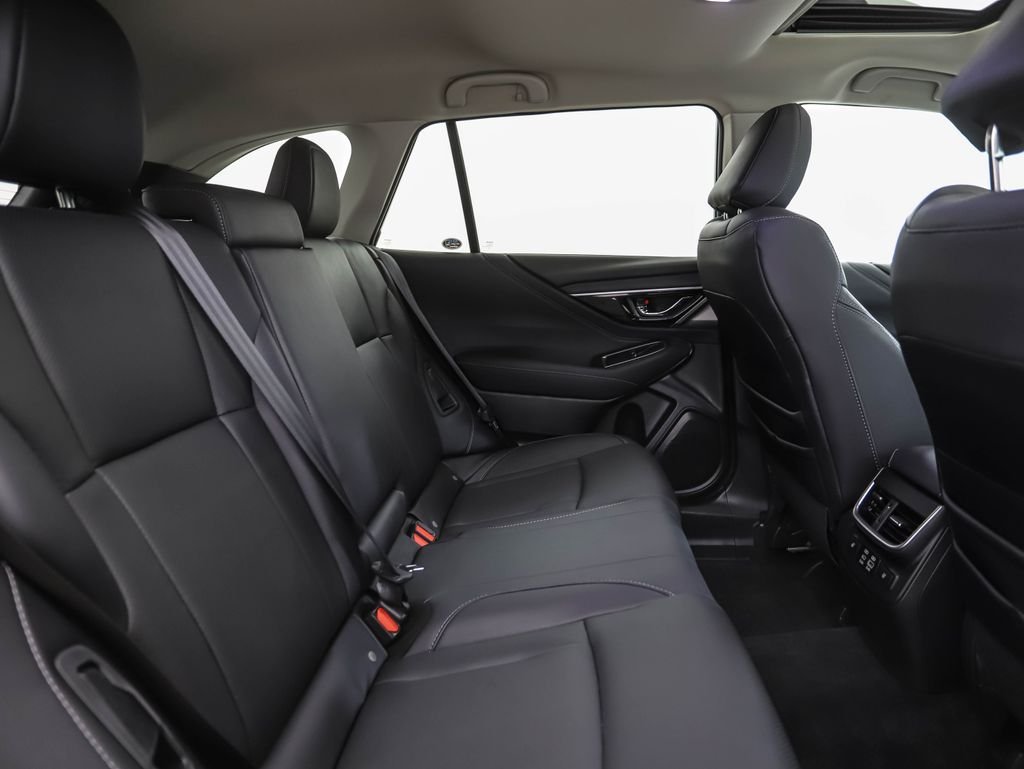 Used 2023  Subaru  image 24