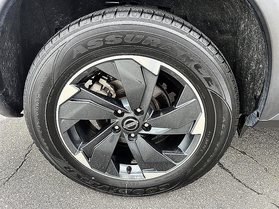 Used 2024 Super Black Nissan SV image 11