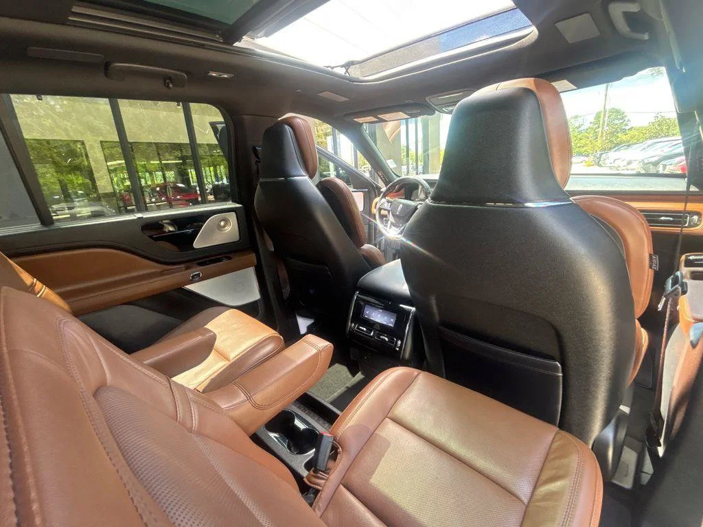 Used 2023 Beige Lincoln Reserve image 17