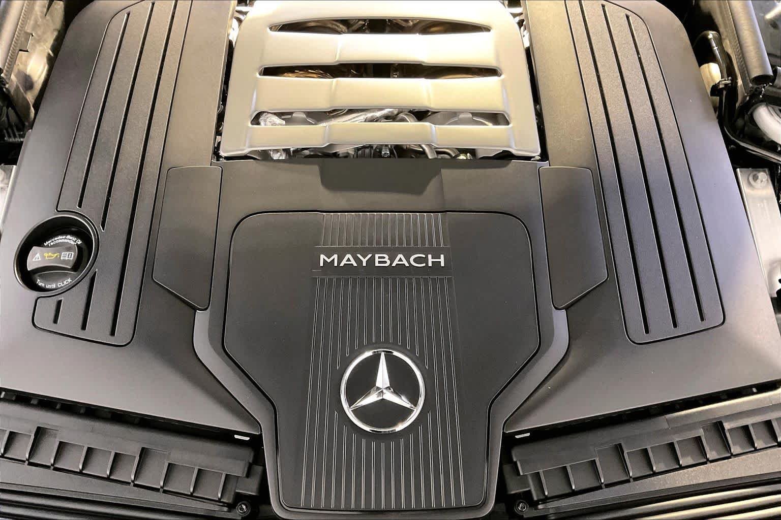 New 2027 MANUFAKTUR Moonlight White Metallic Mercedes-Benz Maybach S 580 image 15