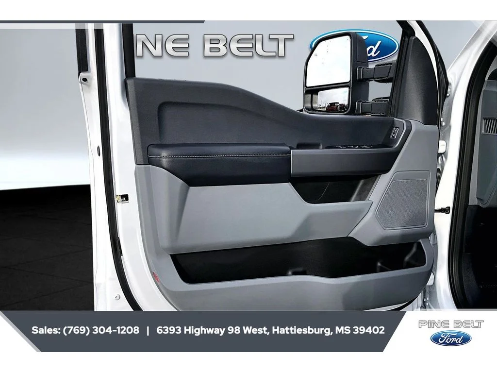 New 2026 Oxford White Ford F-250® XLT image 18